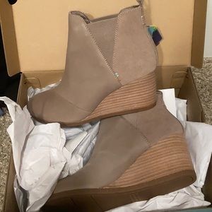 Toms Kelsey Taupe bootie